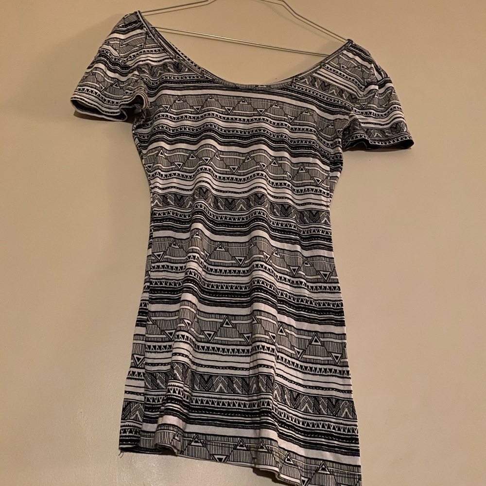 Rue21 black and white print shirt